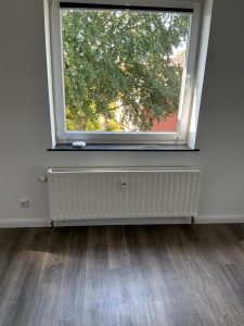 Heizkörper mit elektronischem Heizkostenverteiler zur technischen Prüfung einer Heizkostenabrechnung durch Sachverständigen Sascha Lentfer.
